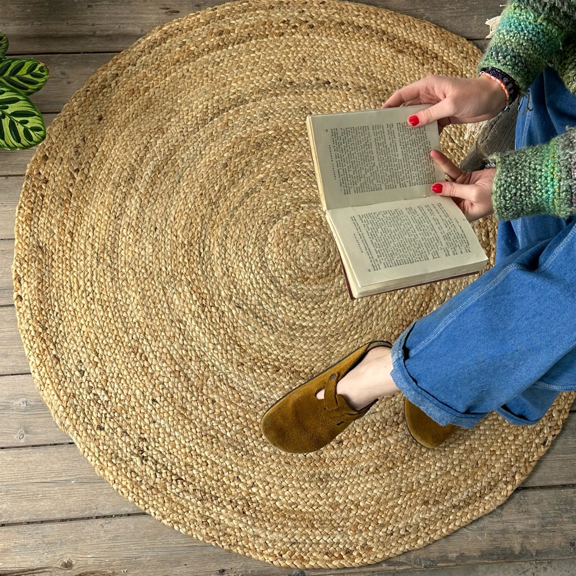 100 sustainable Jute round Rug available in four sizes